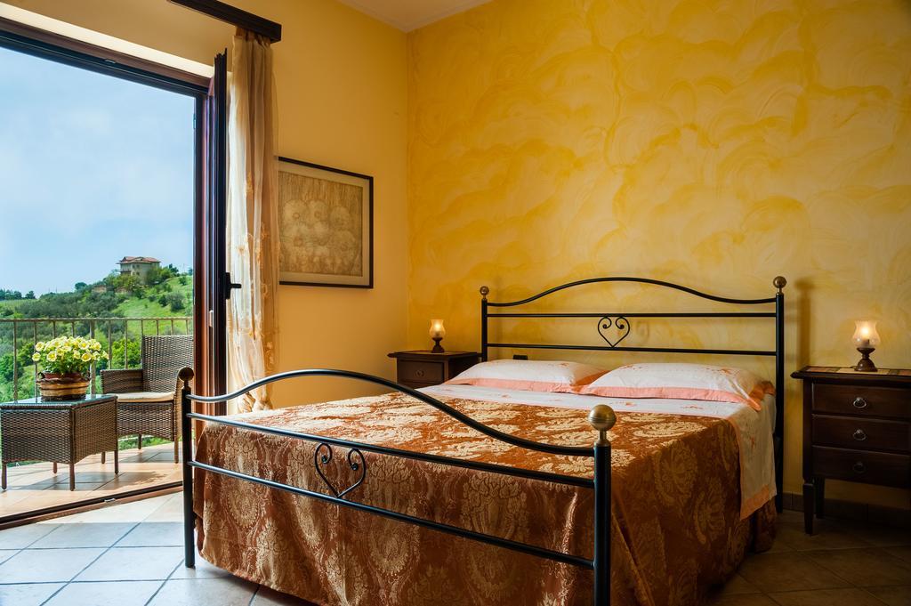 Villa Bernadette San Mauro Cilento Rum bild